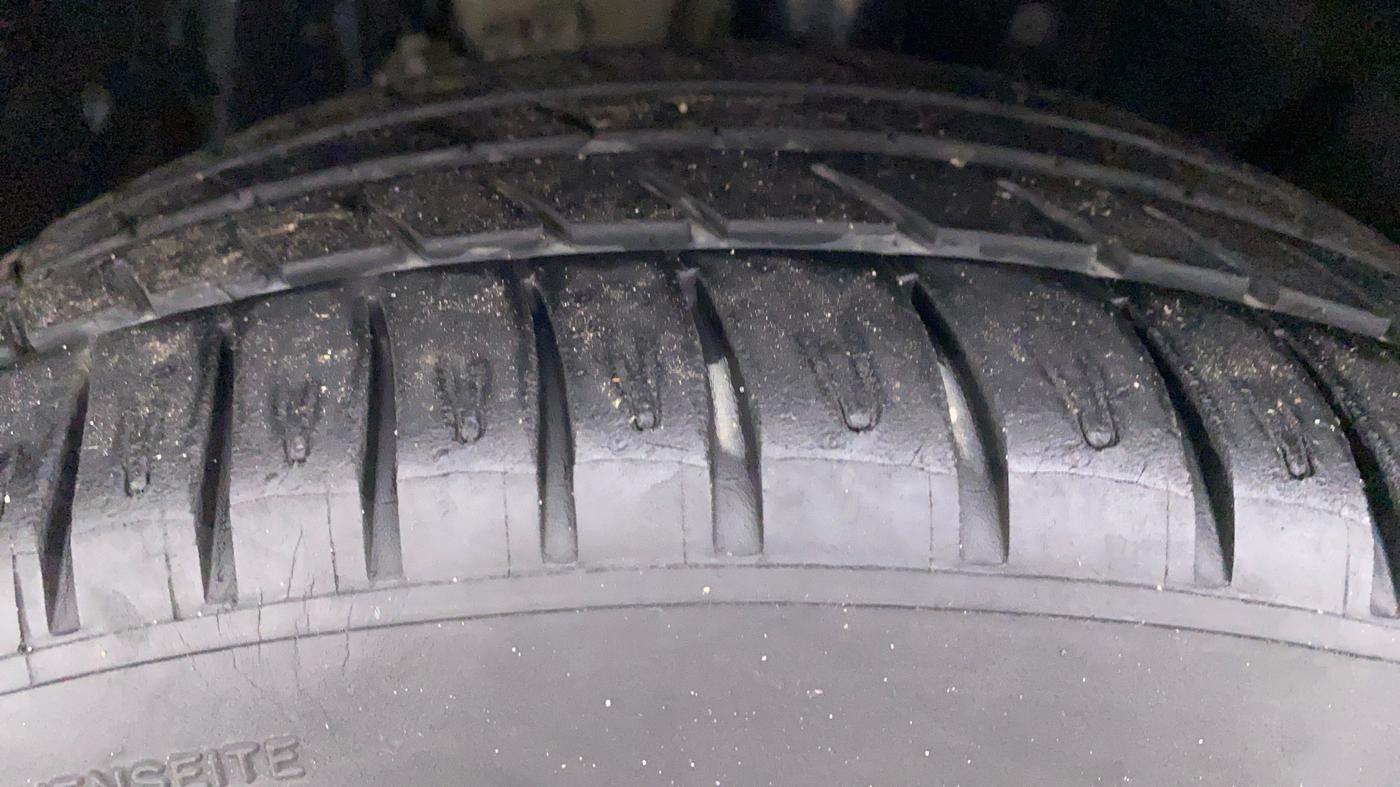 2015 BMW 3 Series 320D, Diesel, Automatic, 34,232 km, Left Front Tyre Tread