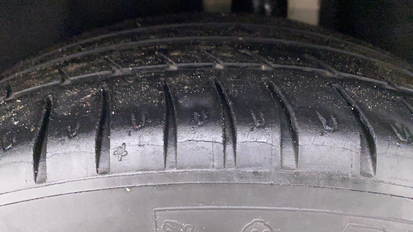 2015 BMW 3 Series 320D, Diesel, Automatic, 34,232 km, Left Rear Tyre Tread