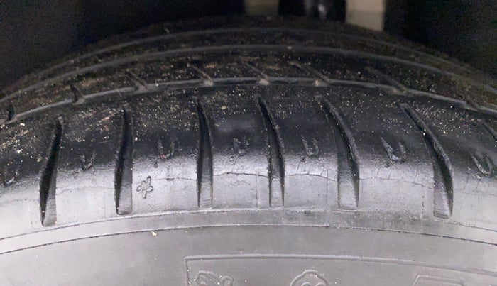 2015 BMW 3 Series 320D, Diesel, Automatic, 34,232 km, Left Rear Tyre Tread