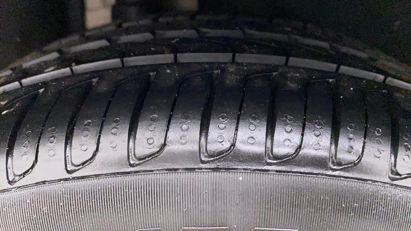 2015 BMW 3 Series 320D, Diesel, Automatic, 34,232 km, Right Rear Tyre Tread