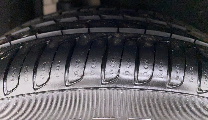 2015 BMW 3 Series 320D, Diesel, Automatic, 34,232 km, Right Rear Tyre Tread