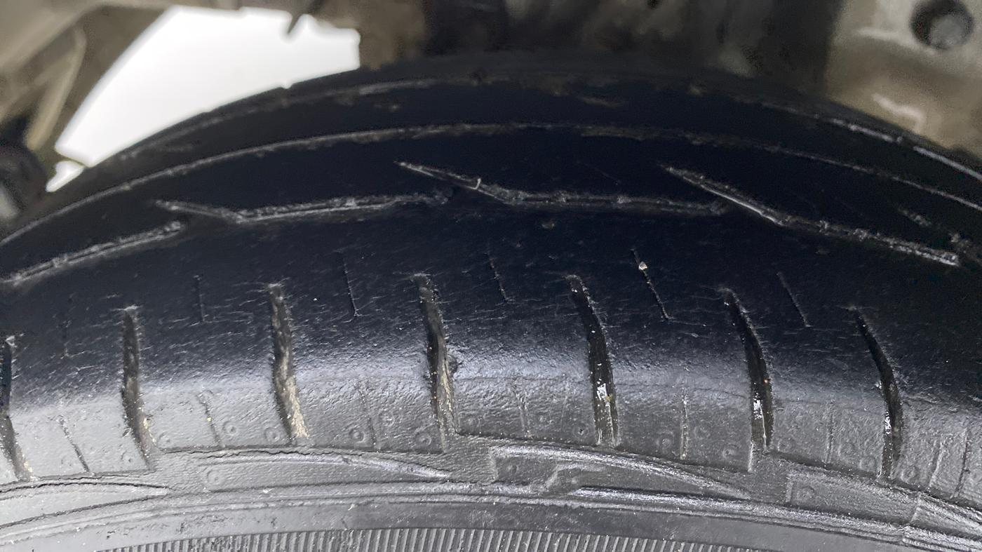 2013 Hyundai Eon ERA PLUS, Petrol, Manual, 49,281 km, Right Rear Tyre Tread