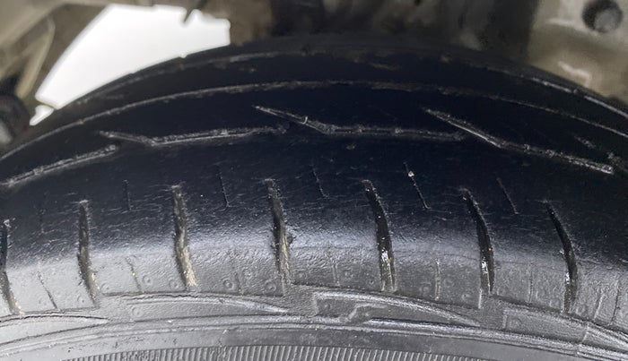 2013 Hyundai Eon ERA PLUS, Petrol, Manual, 49,281 km, Right Rear Tyre Tread