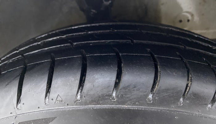 2013 Hyundai Eon ERA PLUS, Petrol, Manual, 49,281 km, Right Front Tyre Tread