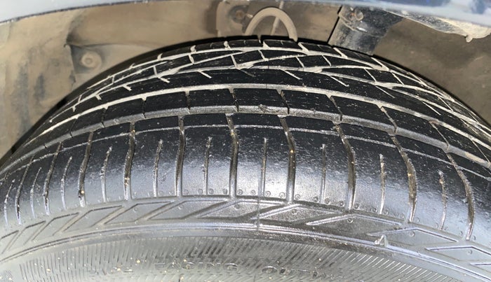 2012 Toyota Camry 2.5L AT, Petrol, Automatic, 1,07,423 km, Left Front Tyre Tread