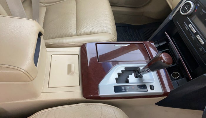 2012 Toyota Camry 2.5L AT, Petrol, Automatic, 1,07,423 km, Gear Lever