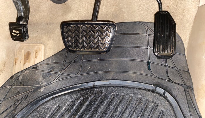 2012 Toyota Camry 2.5L AT, Petrol, Automatic, 1,07,423 km, Pedals