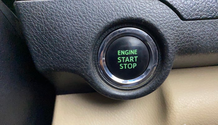 2012 Toyota Camry 2.5L AT, Petrol, Automatic, 1,07,423 km, Keyless Start/ Stop Button