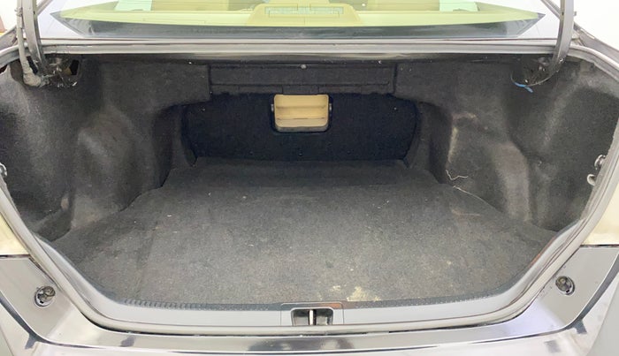 2012 Toyota Camry 2.5L AT, Petrol, Automatic, 1,07,423 km, Boot Inside