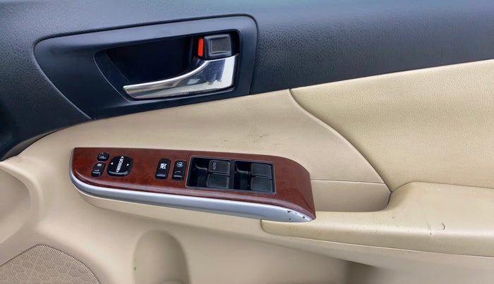 2012 Toyota Camry 2.5L AT, Petrol, Automatic, 1,07,423 km, Driver Side Door Panels Control