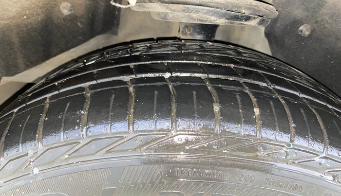 2012 Toyota Camry 2.5L AT, Petrol, Automatic, 1,07,423 km, Right Rear Tyre Tread