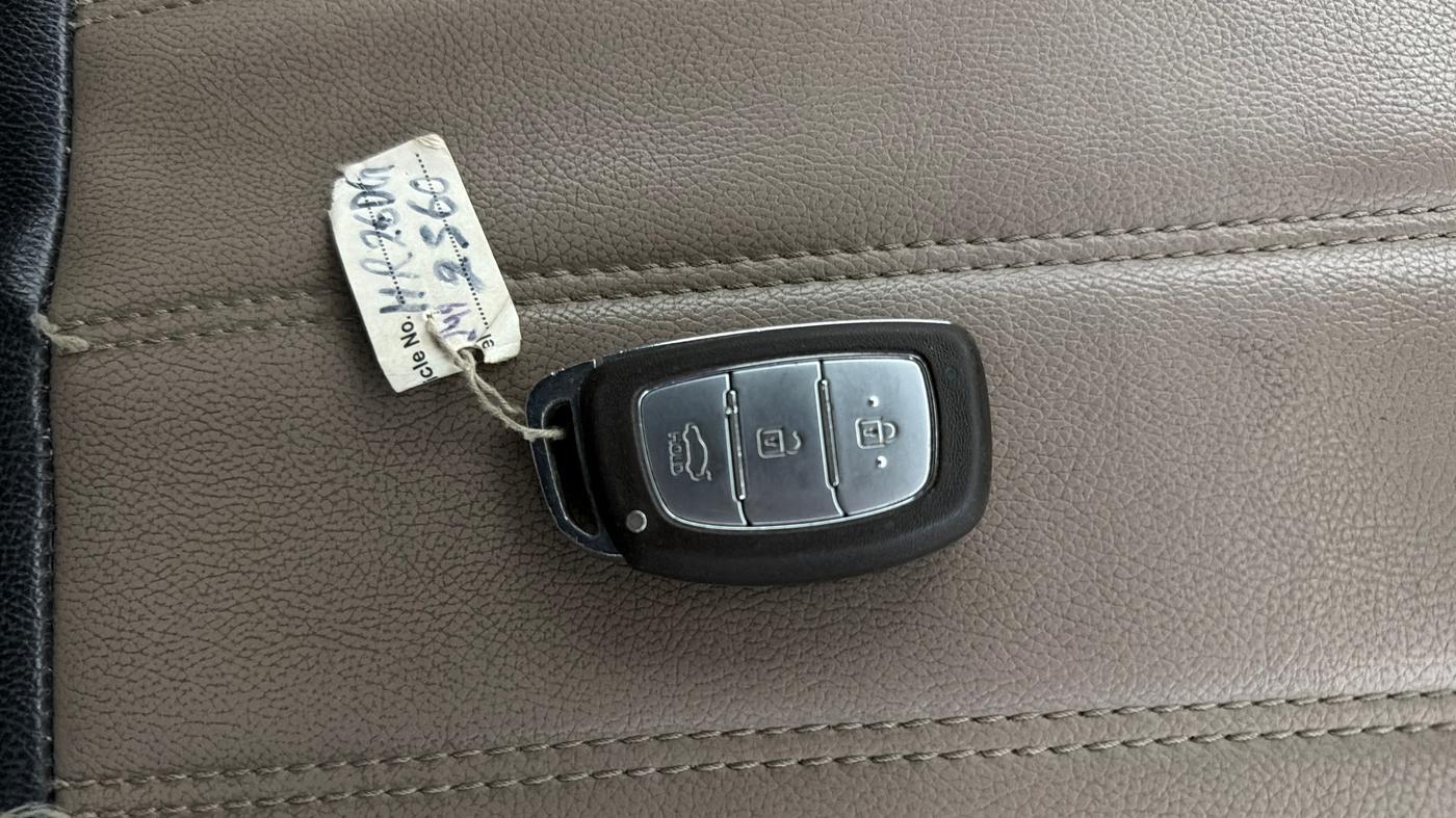 2017 Hyundai Grand i10 ASTA 1.2 KAPPA VTVT, Petrol, Manual, 46,704 km, Key Close Up