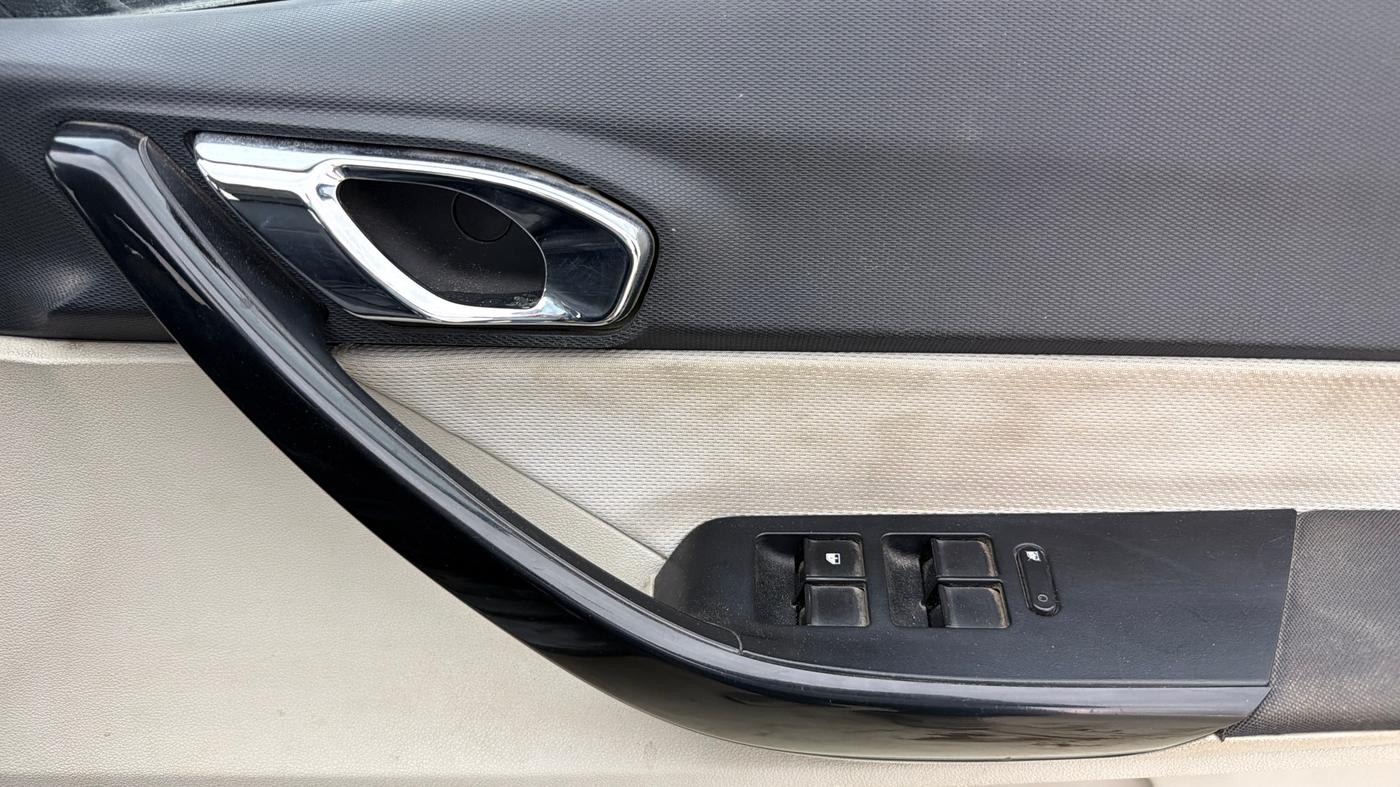 2022 Tata TIGOR XZ PLUS CNG, CNG, Manual, 46,729 km, Driver Side Door Panels Control