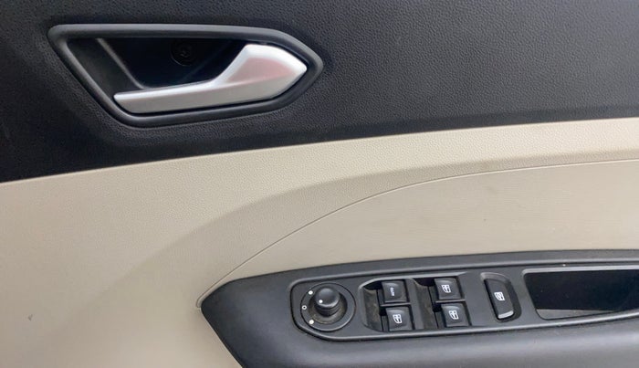 2022 Renault TRIBER RXZ, Petrol, Manual, 75,598 km, Driver Side Door Panels Control