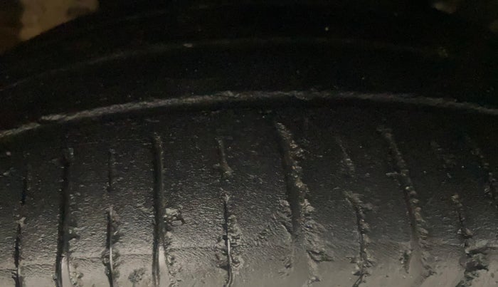 2022 Renault TRIBER RXZ, Petrol, Manual, 75,598 km, Right Front Tyre Tread