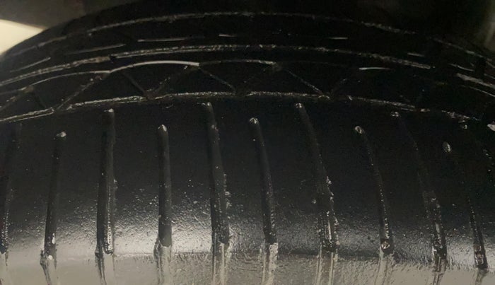 2022 Renault TRIBER RXZ, Petrol, Manual, 75,598 km, Right Rear Tyre Tread