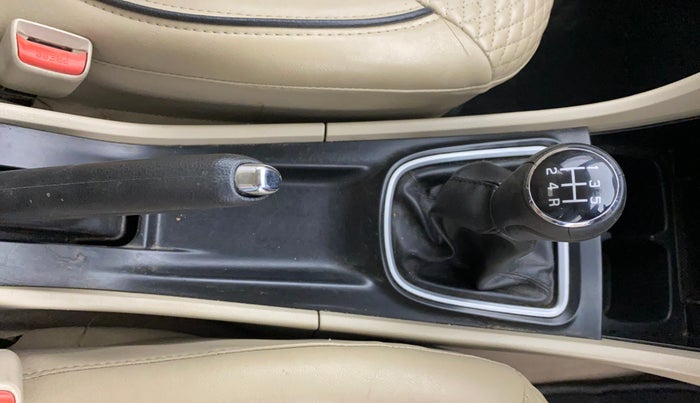 2018 Maruti Ciaz DELTA 1.5 SHVS MT PETROL, Petrol, Manual, 76,985 km, Gear Lever