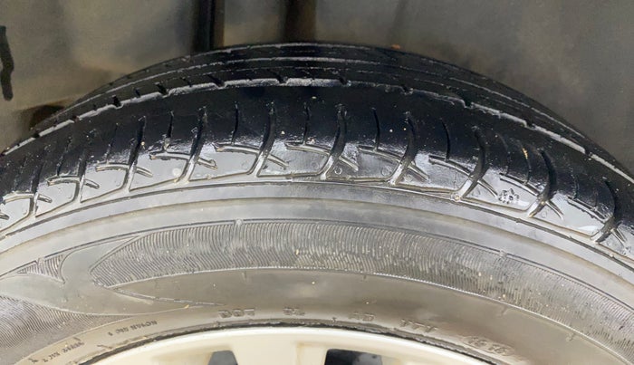 2018 Maruti Ciaz DELTA 1.5 SHVS MT PETROL, Petrol, Manual, 76,985 km, Right Rear Tyre Tread