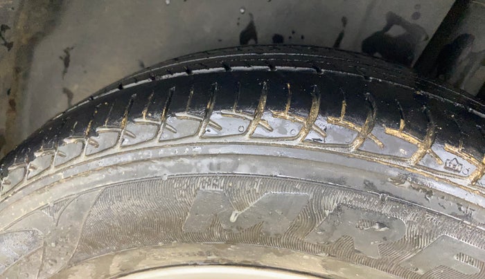 2018 Maruti Ciaz DELTA 1.5 SHVS MT PETROL, Petrol, Manual, 76,985 km, Left Rear Tyre Tread