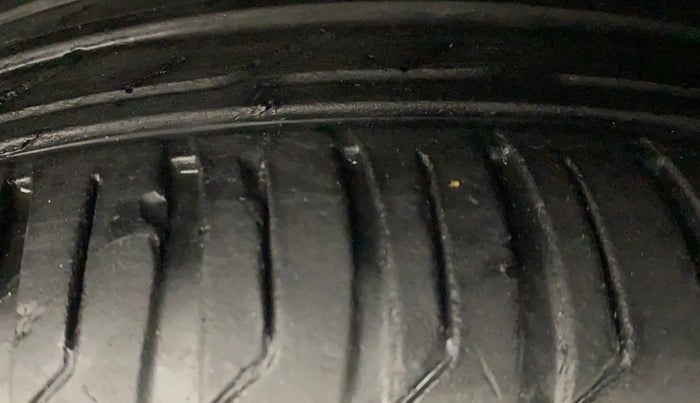 2019 Jeep Compass LIMITED PLUS DIESEL, Diesel, Manual, 86,158 km, Right Front Tyre Tread