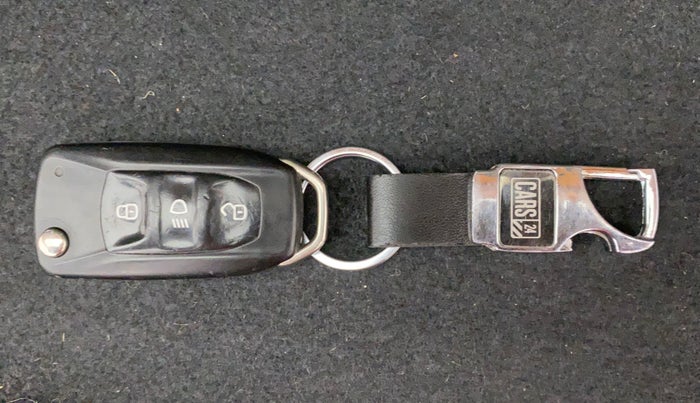 2016 Tata Tiago XZ PETROL, Petrol, Manual, 42,772 km, Key Close Up