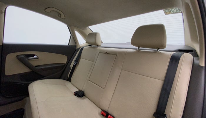 2013 Volkswagen Vento HIGHLINE 1.6 MPI, Petrol, Manual, 36,982 km, Right Side Rear Door Cabin