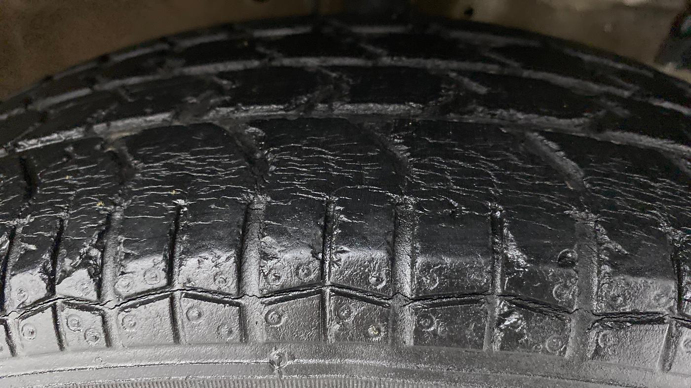 2015 Maruti Swift VXI, Petrol, Manual, 47,581 km, Right Front Tyre Tread