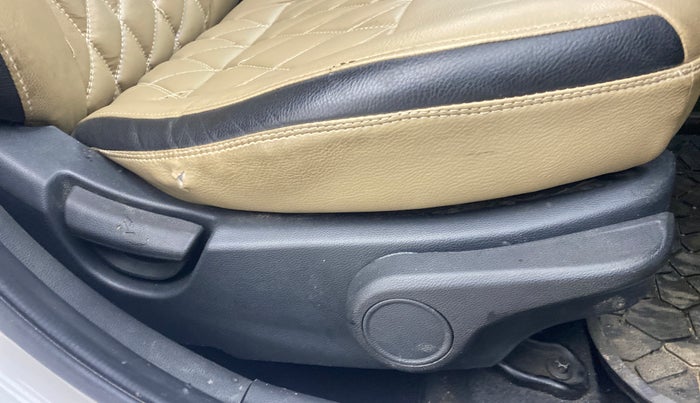 2015 Hyundai Xcent S (O) 1.2, Petrol, Manual, 1,25,322 km, Driver Side Adjustment Panel