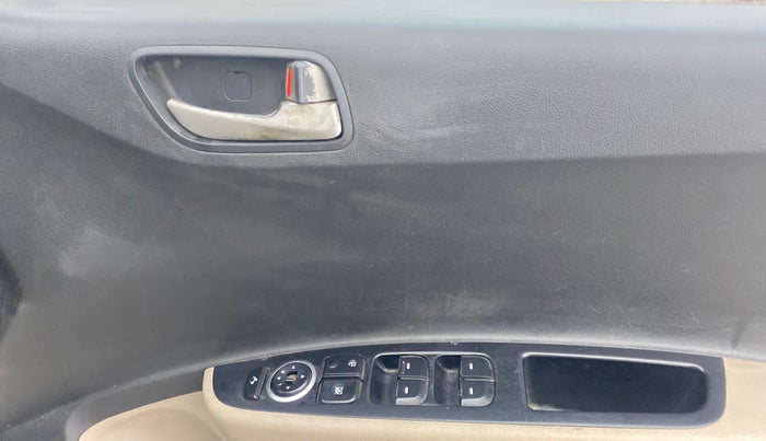 2015 Hyundai Xcent S (O) 1.2, Petrol, Manual, 1,25,322 km, Driver Side Door Panels Control