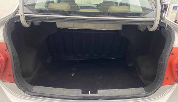 2015 Hyundai Xcent S (O) 1.2, Petrol, Manual, 1,25,322 km, Boot Inside