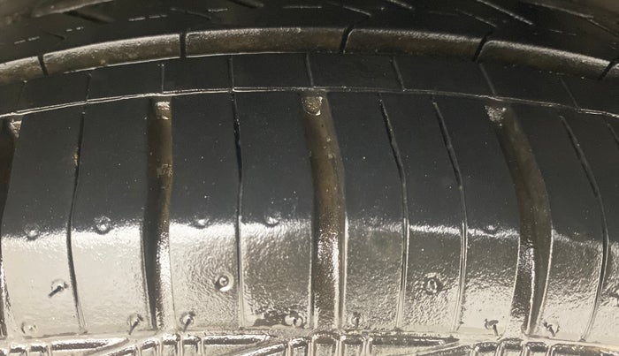 2015 Hyundai Xcent S (O) 1.2, Petrol, Manual, 1,25,322 km, Left Rear Tyre Tread