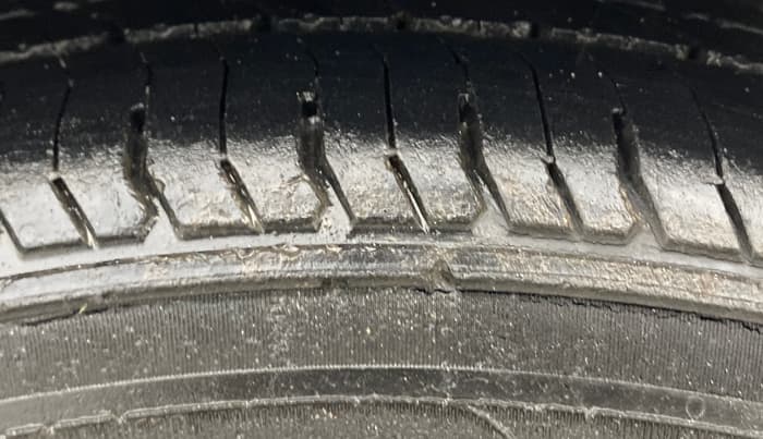 2014 Honda Brio S MT, Petrol, Manual, 63,189 km, Left Rear Tyre Tread