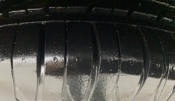 2014 Maruti Celerio VXI AMT, Petrol, Automatic, 1,04,804 km, Left Front Tyre Tread