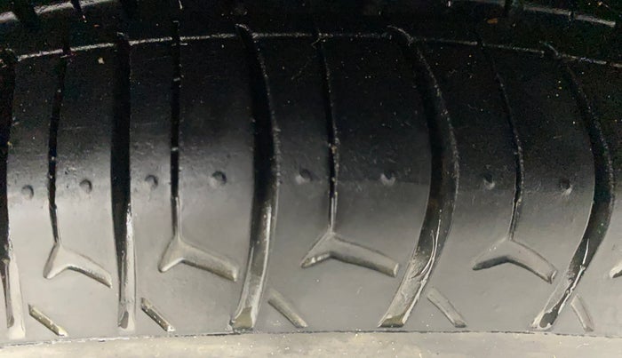 2014 Maruti Celerio VXI AMT, Petrol, Automatic, 1,04,804 km, Right Front Tyre Tread