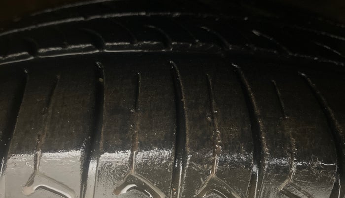 2016 Hyundai Grand i10 SPORTZ 1.2 KAPPA VTVT, Petrol, Manual, 49,219 km, Right Front Tyre Tread