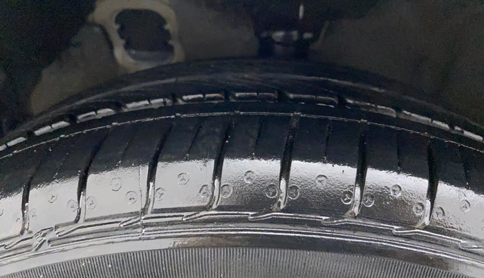 2011 Hyundai Verna FLUIDIC 1.4 VTVT, Petrol, Manual, 65,062 km, Left Front Tyre Tread