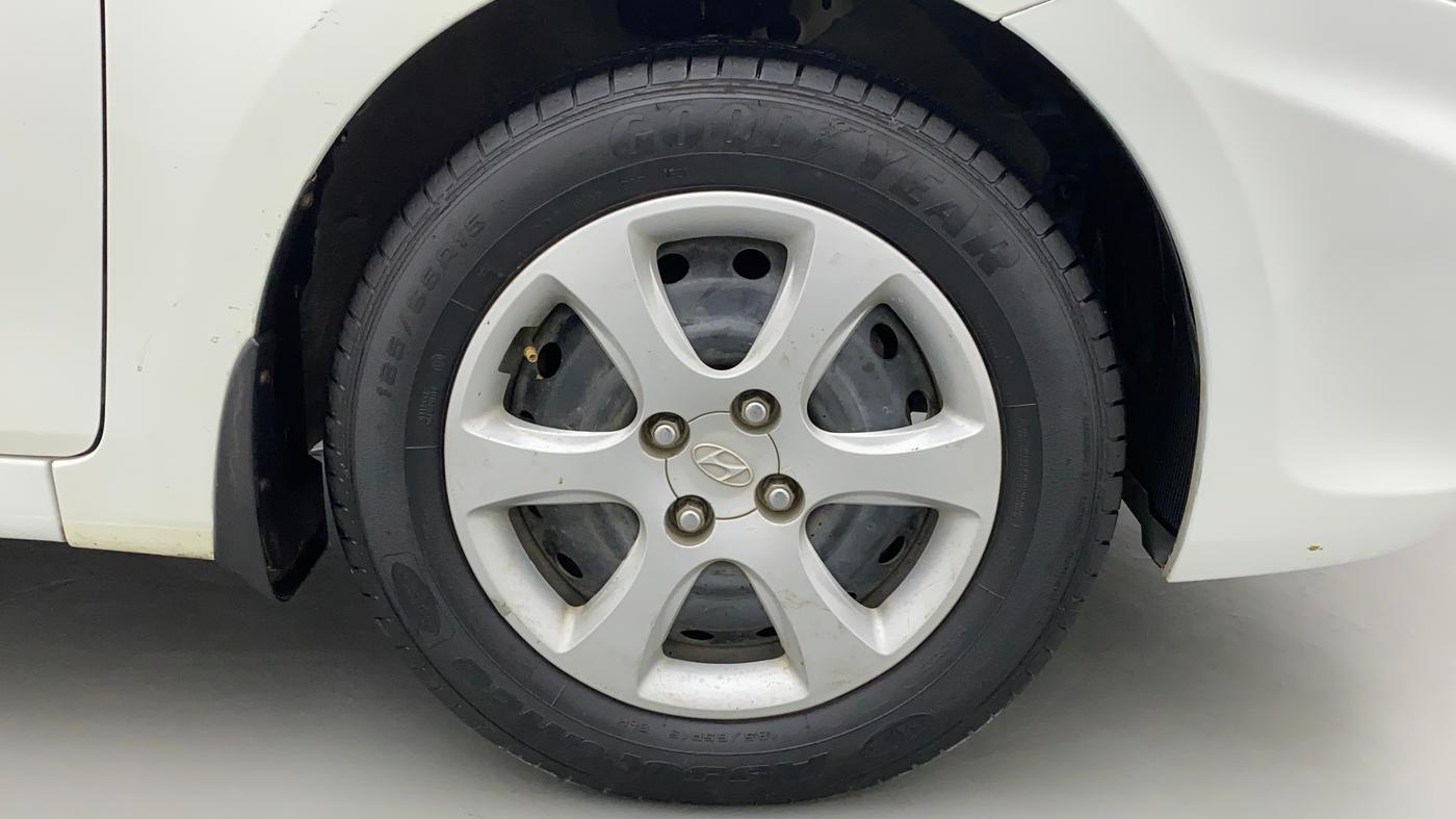 2011 Hyundai Verna FLUIDIC 1.4 VTVT, Petrol, Manual, 65,062 km, Right Front Wheel