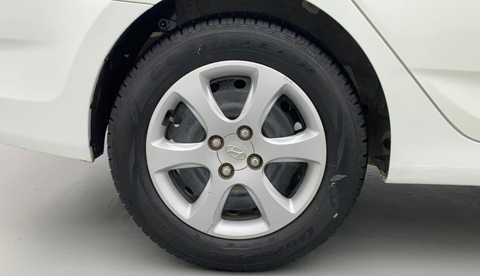 2011 Hyundai Verna FLUIDIC 1.4 VTVT, Petrol, Manual, 65,062 km, Right Rear Wheel