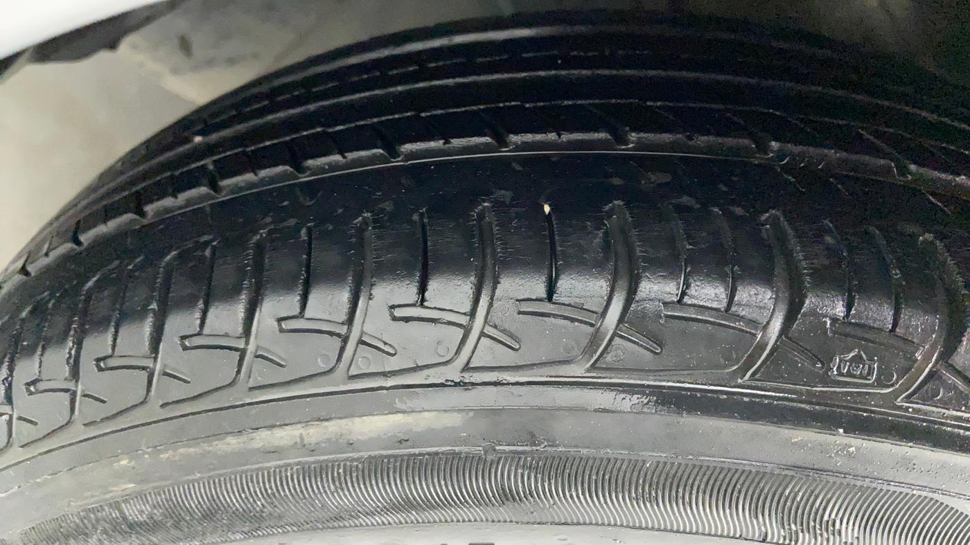 2015 Honda Mobilio 1.5 S I VTEC, Petrol, Manual, 66,439 km, Left Front Tyre Tread