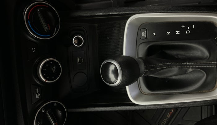 2020 Hyundai VENUE S 1.0 TURBO DCT, Petrol, Automatic, 88,120 km, Gear Lever