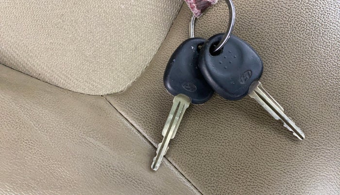 2015 Hyundai i10 MAGNA 1.1, CNG, Manual, 68,805 km, Key Close Up