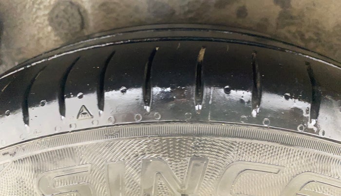 2015 Hyundai i10 MAGNA 1.1, CNG, Manual, 68,805 km, Right Rear Tyre Tread