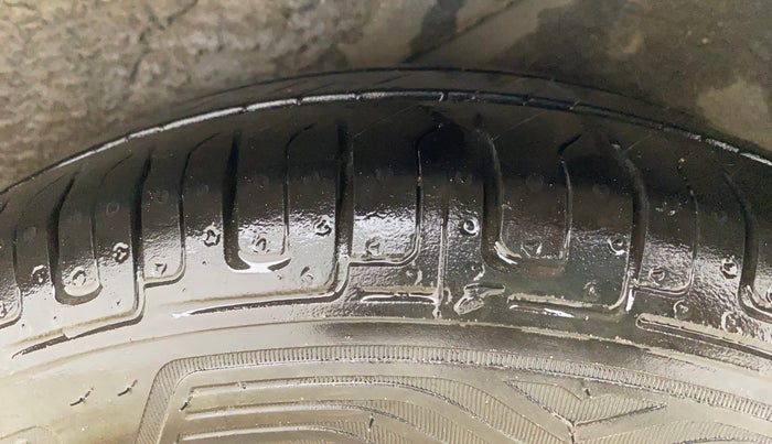2015 Hyundai i10 MAGNA 1.1, CNG, Manual, 68,805 km, Left Rear Tyre Tread
