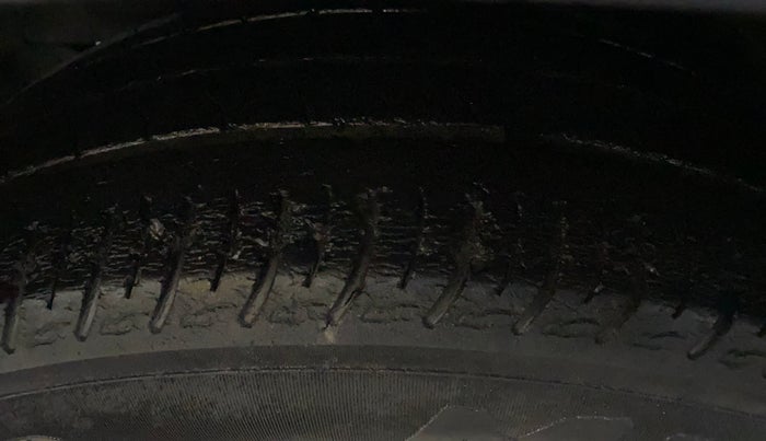 2019 Maruti Baleno DELTA PETROL 1.2, CNG, Manual, 83,984 km, Left Front Tyre Tread