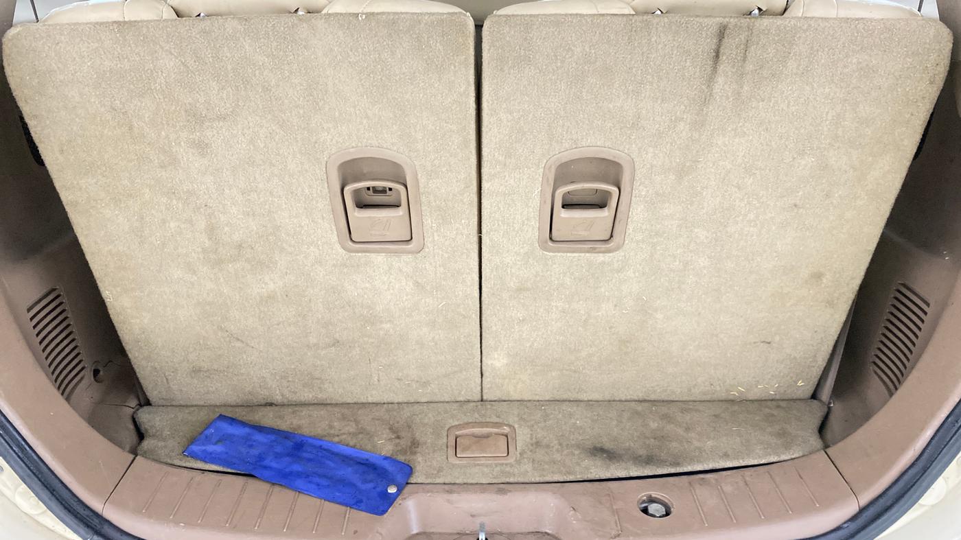2015 Mahindra XUV500 W6, Diesel, Manual, 1,22,229 km, Boot Inside