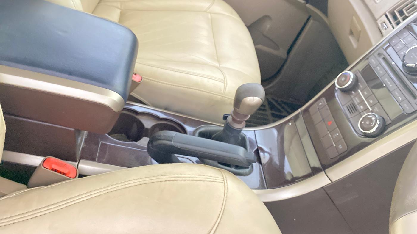 2015 Mahindra XUV500 W6, Diesel, Manual, 1,22,229 km, Gear Lever