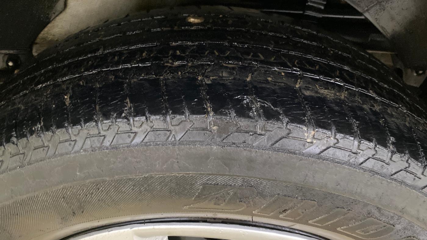 2015 Mahindra XUV500 W6, Diesel, Manual, 1,22,229 km, Left Rear Tyre Tread
