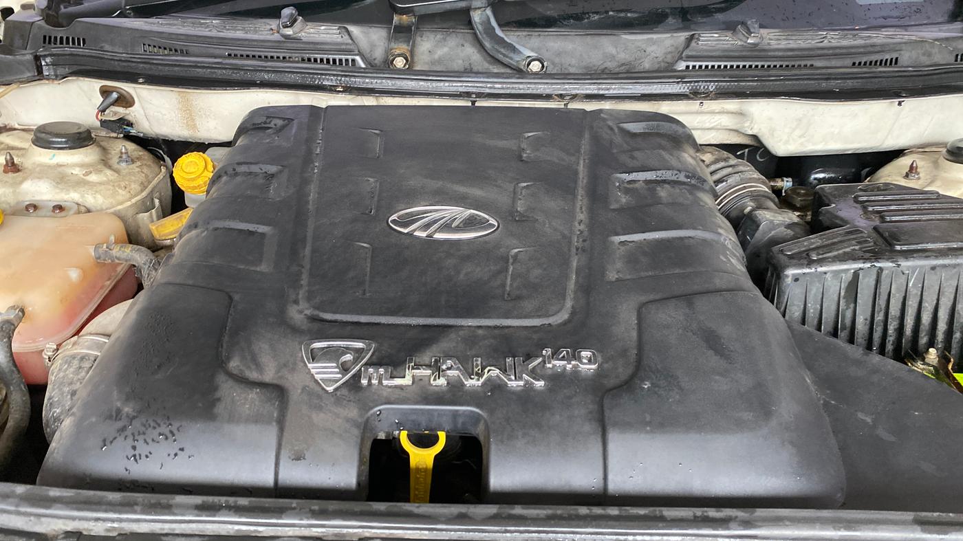2015 Mahindra XUV500 W6, Diesel, Manual, 1,22,229 km, Engine View