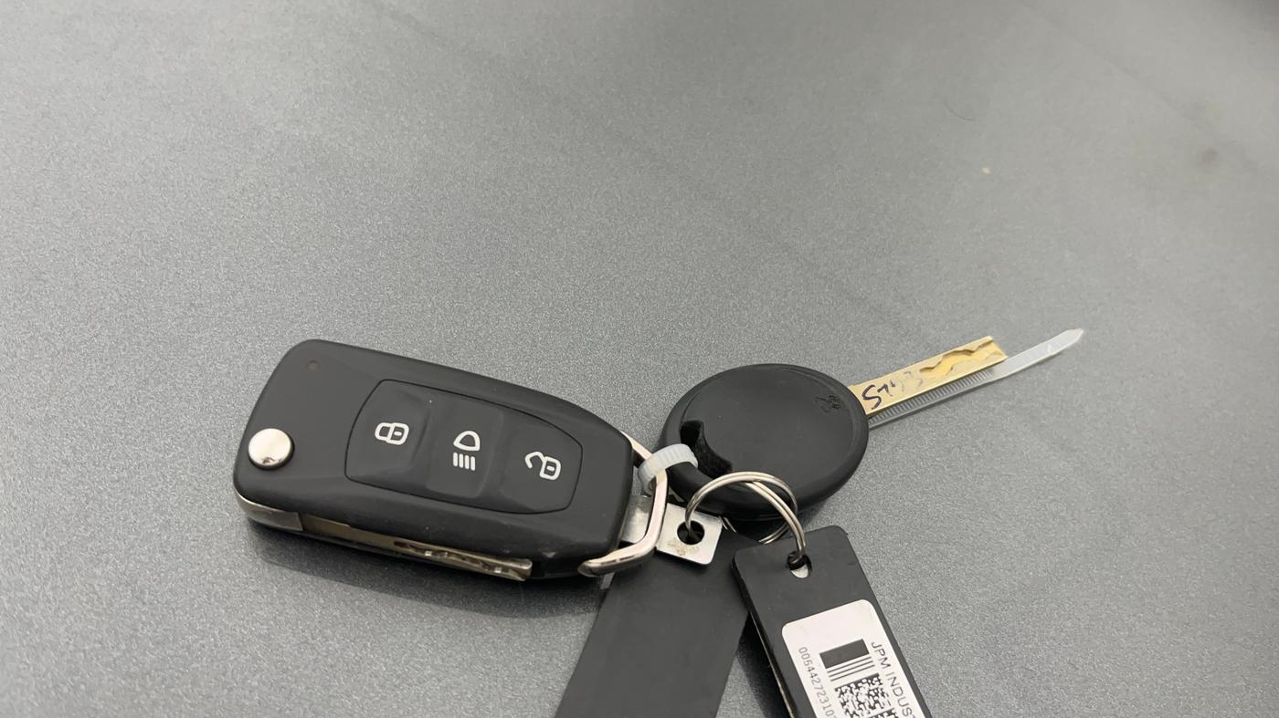 2022 Tata PUNCH ADVENTURE AMT, Petrol, Automatic, 45,218 km, Key Close Up