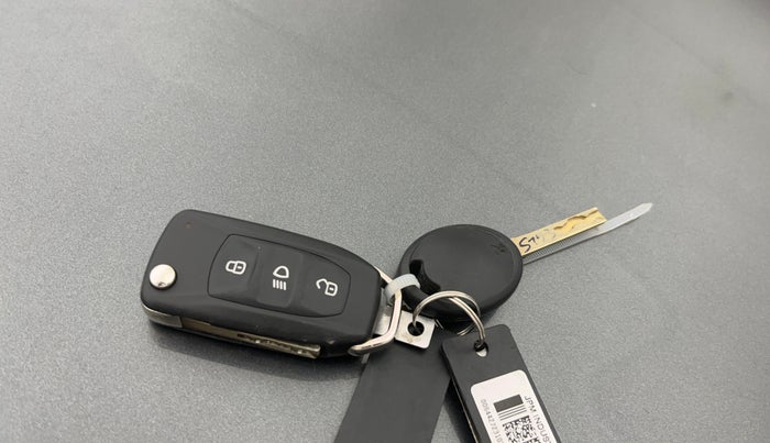 2022 Tata PUNCH ADVENTURE AMT, Petrol, Automatic, 45,218 km, Key Close Up